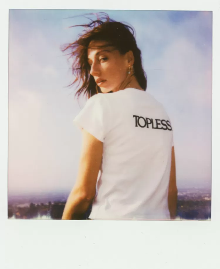 topless_baby_tee__white_3.webp Women Réalisation Par Topless! Baby Tee - White